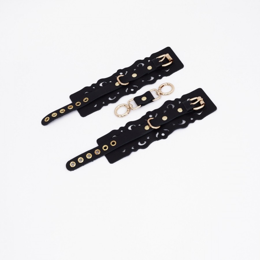 НАРУЧНИКИ ИЗ ЧЕРНОЙ КОЖИ С УЗОРАМИ И ЗОЛОТОЙ ФУРНИТУРОЙ CH-25000