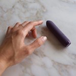  Вибропуля с насадкой для пальца Je Joue Classic Bullet Vibrator Violet
