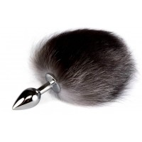 Серебристая анальная пробка с коротким серым хвостом 2,6 см Серебристая анальная пробка с коротким серым хвостом 2,6 см